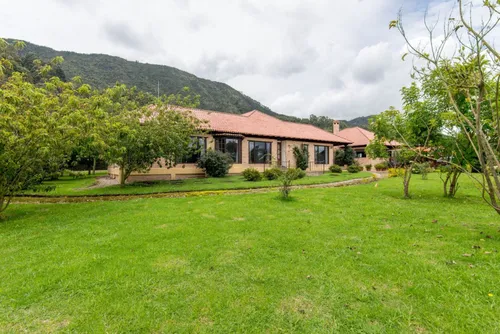 Casa En Venta En Llano Grande. Cod V2472