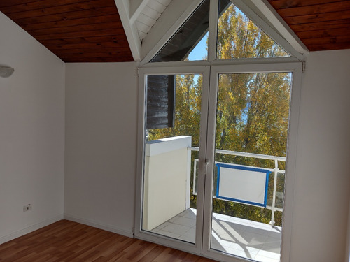Imagen 6 de 25 de Venta Departamento Dúplex Centro Bariloche Con Vista Al Lago Y Cochera + Baulera, 3 Dormitorios, 3 Baños, 2 Balcones.