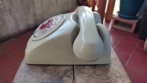 Imagen 2 de 3 de Teléfono De Disco Antiguo