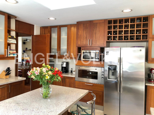 Hacienda, Borde Cancha. Excelente Casa En Venta