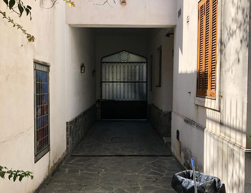 Imponente Casa De Estilo En Alvear Y Mendoza