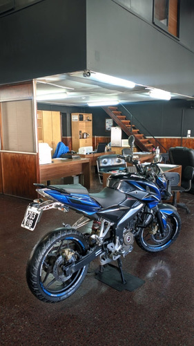 Imagen 4 de 25 de Moto Bajaj Rouser 2015