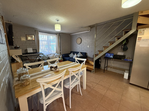 Casa De 2 Pisos, 2d+1d, Ubicada En Psje Don Luis De Zañartu,