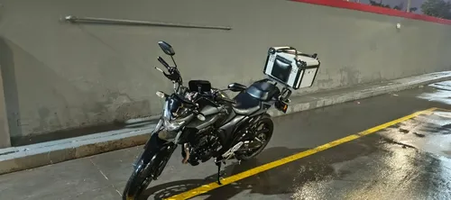 Moto Fz25 2021 Con Baúl En Aluminio Llantas En Un 80%