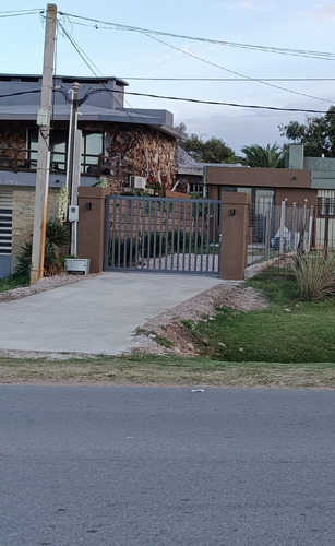 Alquiler Casita Amplio Ambiente  Frente Al Mar, Jardín Con Entrada Auto Y Patio