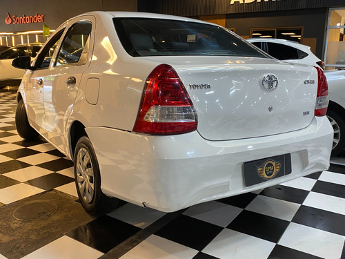Toyota Etios 1.5 Sedan X