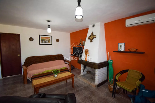 Casa En Alquiler Temporal En Playa Grande, Dos Dormitorios, Un Baño. Predio Cercado.