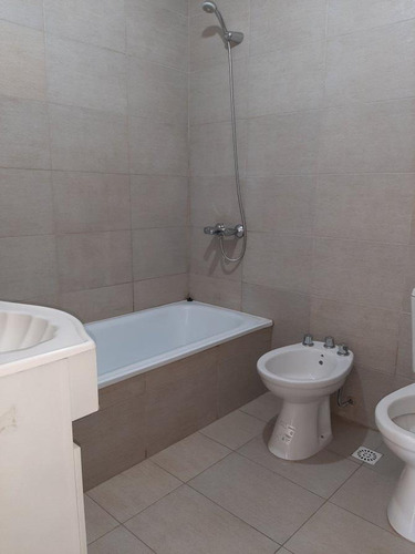 Imagen 8 de 8 de Departamento Con Cochera En Planta Baja En Luis Guillón!!!!