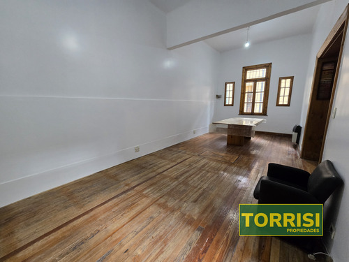 Alquiler - Casa 4 Amb + Escr. - Pje Robertson 900 - Flores