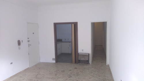 Imagen 3 de 14 de Departamento 3 Ambientes En Planta Baja **muy Bueno**