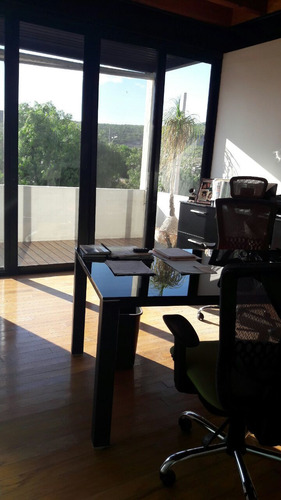 Edificio Con Oficinas Ejecutivas