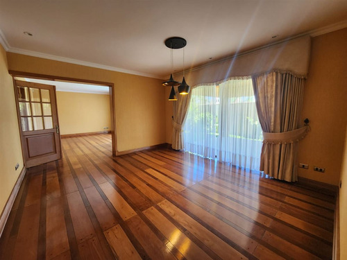 Casa En Venta De 6 Dorm. En Talca