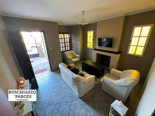 Venta Casa 5 Ambientes Dos Plantas Con Piscina / En Exaltación De La Cruz
