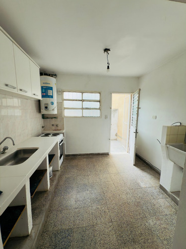 Casa Con Galpon, 2 Dormitorios, Patio, Apto Taller