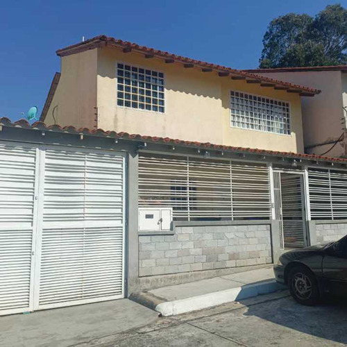 En Venta Town House 250m2 Coche 4387