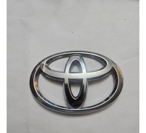 Emblema Parrilla Toyota Yaris Ia Original