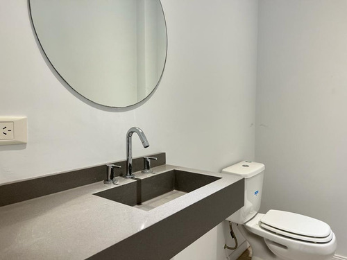 Imagen 8 de 30 de Duplex 3 Amb C/ Patio Y Escritorio A Estrenar