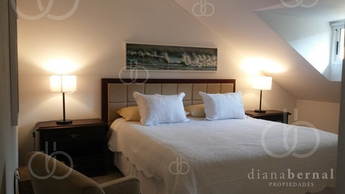 Casa En Punta Del Este Paya Mansa, 6 Dormitorios + Dep Y Piscina. - Ref: 42993