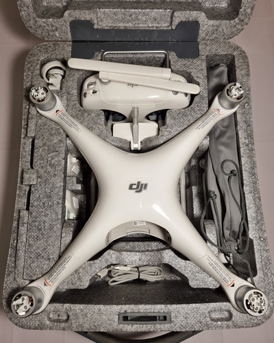 Drone Dji Phantom 4 Con Cámara 4k White 2 Batería