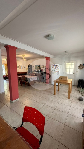 Se Vende Hermoso Chalet En Villa Bosch!!!! Frente A La Plaza Del Pio Xii