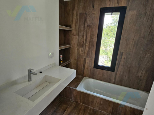 Casa En Venta 6 Ambientes - Barrio Cerrado Santo Tomás -