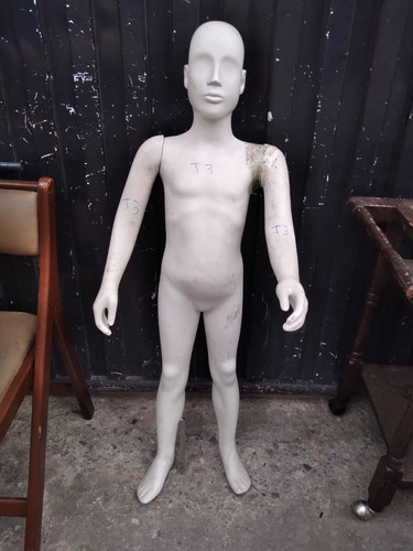 Maniquie Niño Joven Brazo Roto Sin Base Fibra De Vidrio