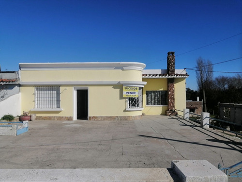 Imagen 17 de 24 de Vende Casa De 2 Plantas En Camino Mendoza A 500 Metros De La Perimetral
