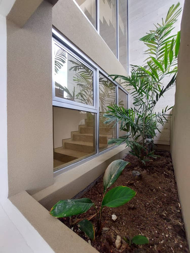 Julian Acosta. Vende Exclusivo Town House, Cumbres De Guataparo