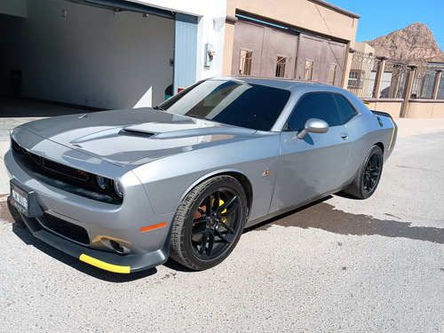 Dodge Challenger 6.4 scat pack srt