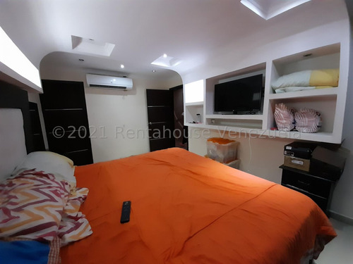 Imagen 21 de 25 de Casa Duplex Remodelada En Venta Urb Orticeño Estef 21-27270