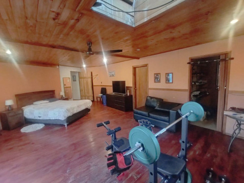 Casa De Campo Con Terreno En Venta - Potencial Comercial - D