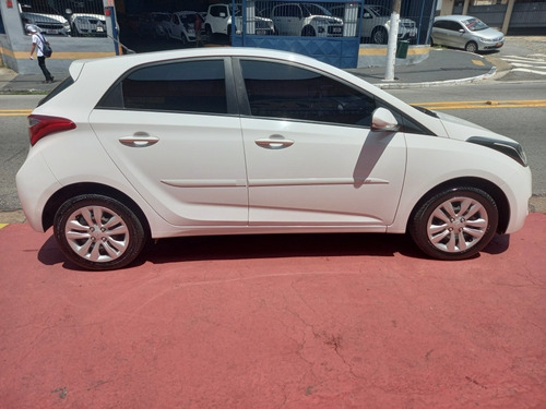 Imagem 3 de 10 de Hyundai Hb20 2018 1.0 Comfort Plus Flex 5p