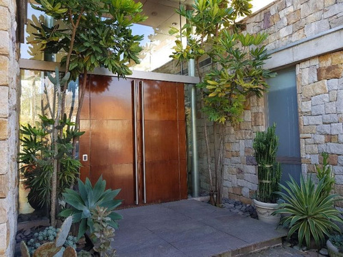 Gran Diseño Casa Moderna, 3 Dorm. En Bºc La Celina
