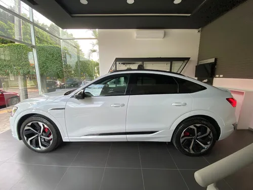 Audi Q8 Sportback E-Tron 0.0 55 E-Tron S-Line Quattro