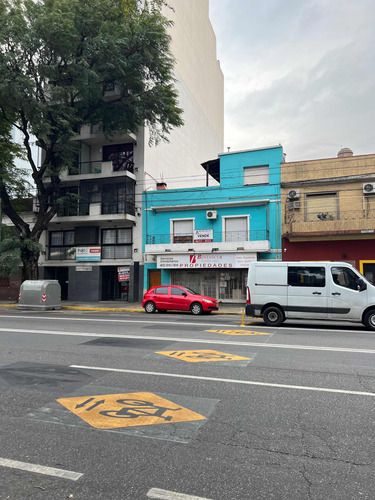 Departamento Tipo Casa 4 Ambientes Entrada Independiente Al Frente Con Terraza Con Balcón Parque Avellaneda Caba