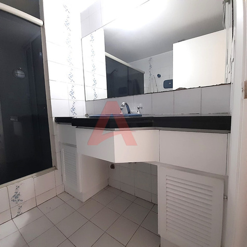 Imagen 10 de 18 de Pocitos Venta Apartamento - 3 Dormitorios Y Servicio - Garaje