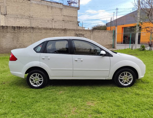 Ford Fiesta 1.6 First 5vel Sedan Mt