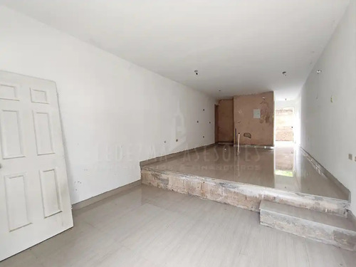 Imagen 3 de 15 de Ledezma Asesores Vended Townhouse En La Av. Siegart, Ciudad Bolívar - Venezuela