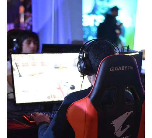Alquiler Mesas, Alfombras, Sillas Gamer, Sillas Altas, Puffs