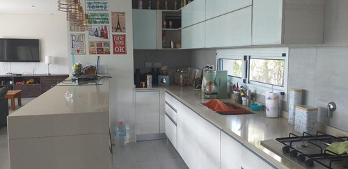 Imagen 13 de 21 de Hermosa Casa En Barrio Las Tardes - Pileta Y Quincho