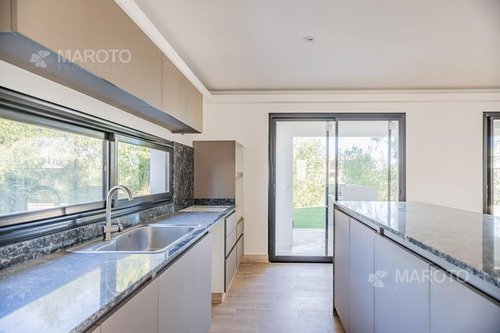 Imagen 24 de 30 de Casa En Venta En El Canton - Maroto Propiedades