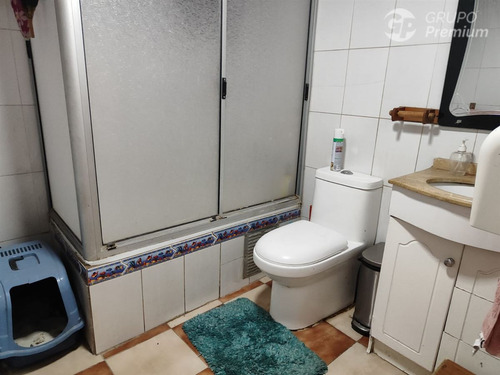 Casa En Venta De 5 Dorm. En Cerro Navia