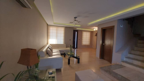 Imagen 10 de 30 de Townhouse En Venta Valles De Camoruco, Remodelado, Isomar Gubaira Remax Cod15614