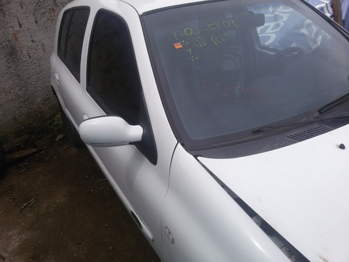 Imagem 9 de 10 de Sucata Clio 2 E 4 Portas Em Peças