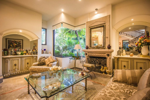 Casa En Venta En Valle Real Frente A Parque