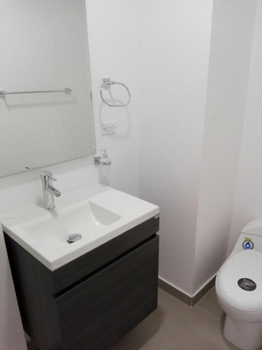 Imagen 9 de 17 de Consultorio En Venta En Bogotá La Castellana. Cod 1021110