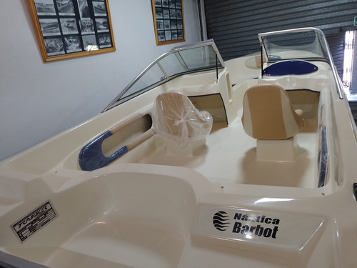 Lancha Open Cero Hs Trakker 520 Para Potencias De 40 A 90 Hp