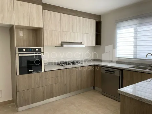 Casa En Venta De 4 Recámaras En Condominio Torre De Piedra Bugambilias