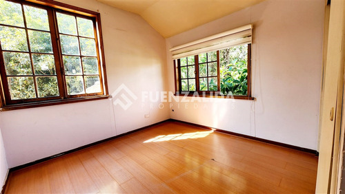 Casa En Venta De 5 Dorm. En Ñuñoa