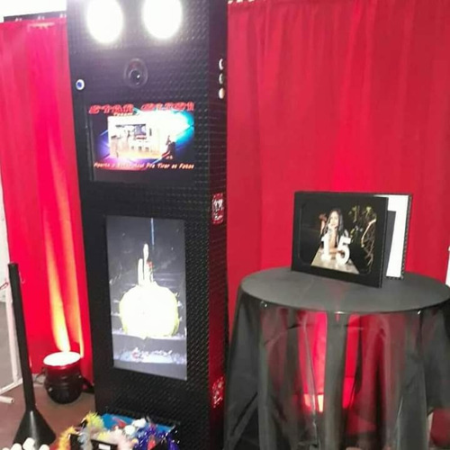 Imagem 2 de 5 de Locação Totem Fotográfico Star Click